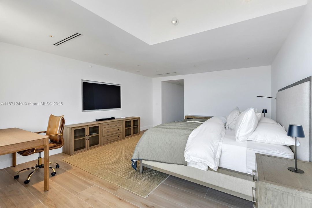 Под контрактом: $16,500 (3 спален, 3 ванн, 2310 Квадратных фут)