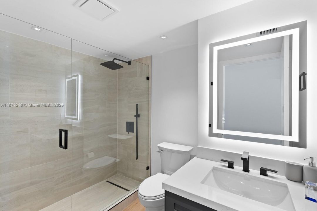 Под контрактом: $16,500 (3 спален, 3 ванн, 2310 Квадратных фут)