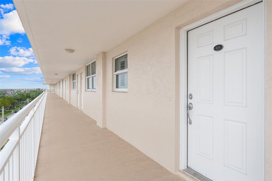 最近售出: $599,000 (2 贝兹, 2 浴室, 1000 平方英尺)