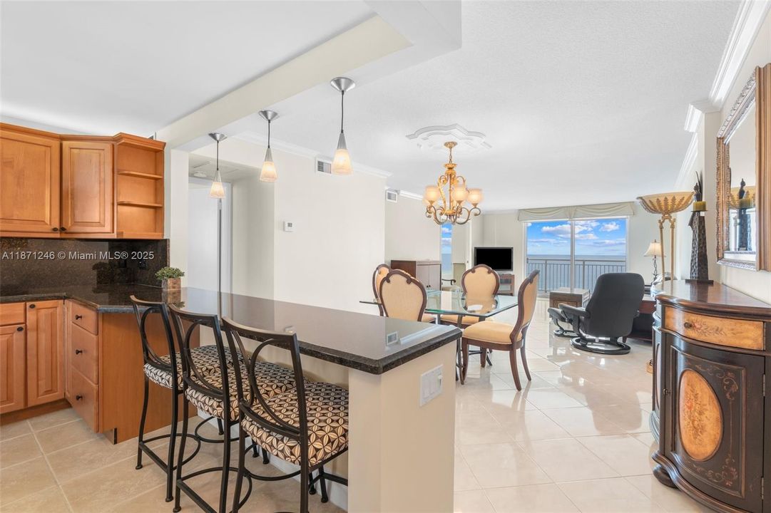 最近售出: $599,000 (2 贝兹, 2 浴室, 1000 平方英尺)