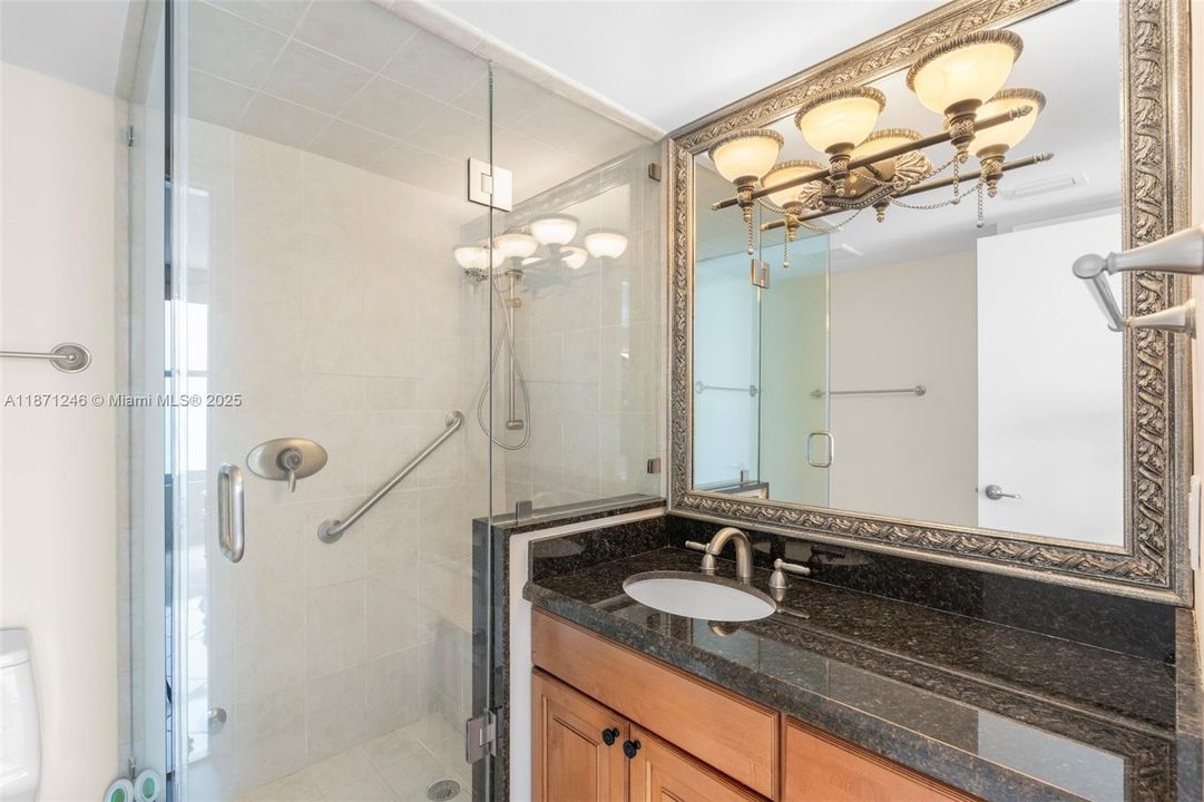 最近售出: $599,000 (2 贝兹, 2 浴室, 1000 平方英尺)