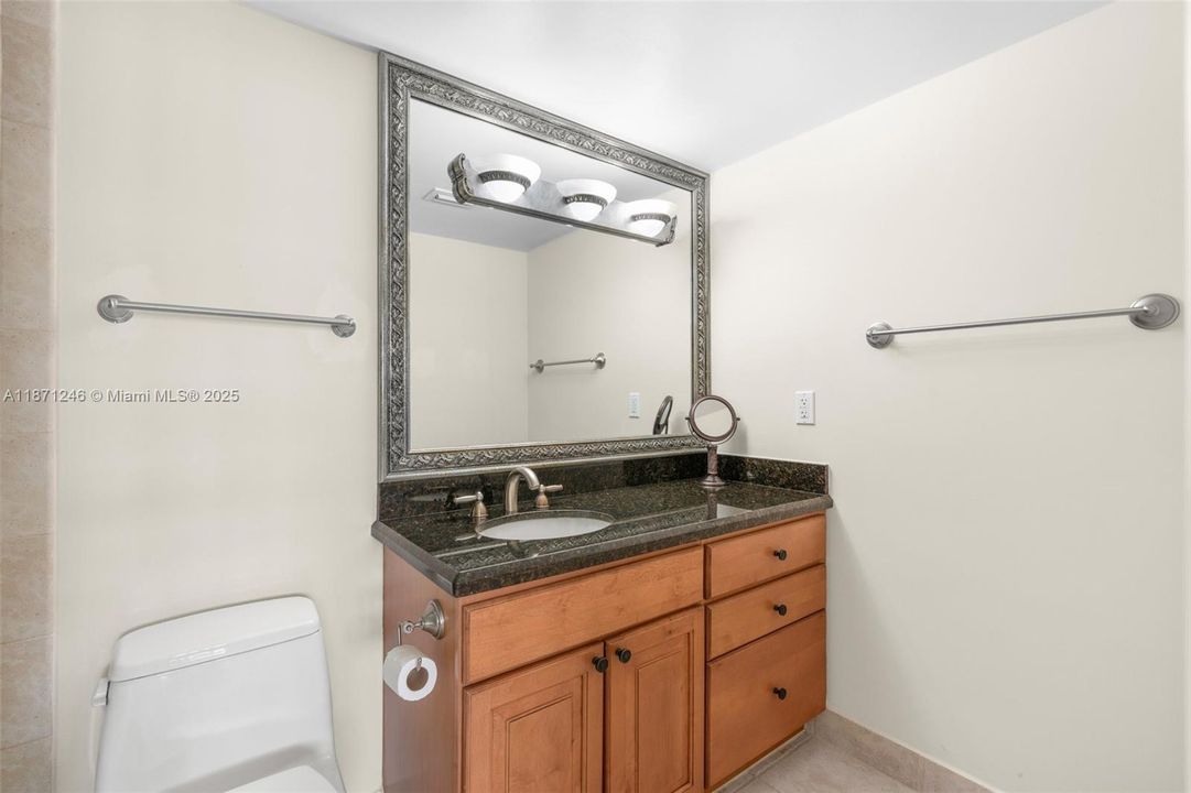 最近售出: $599,000 (2 贝兹, 2 浴室, 1000 平方英尺)