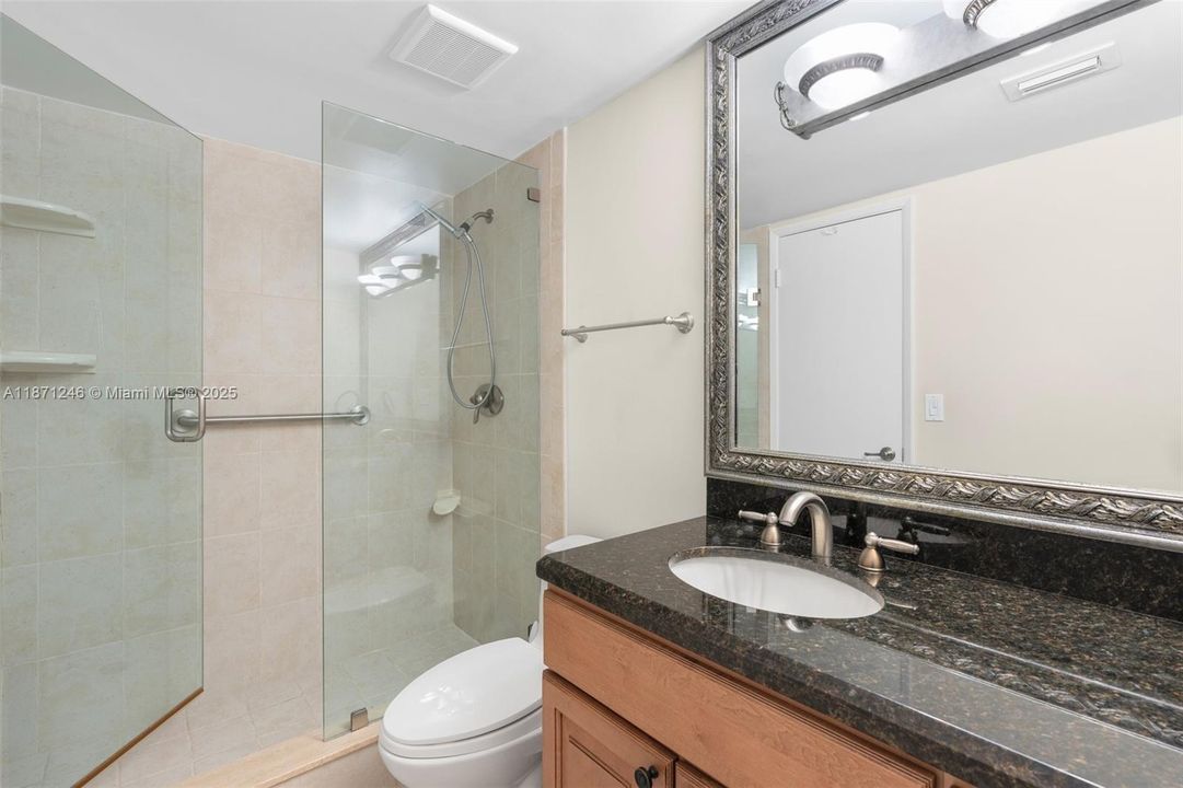 最近售出: $599,000 (2 贝兹, 2 浴室, 1000 平方英尺)