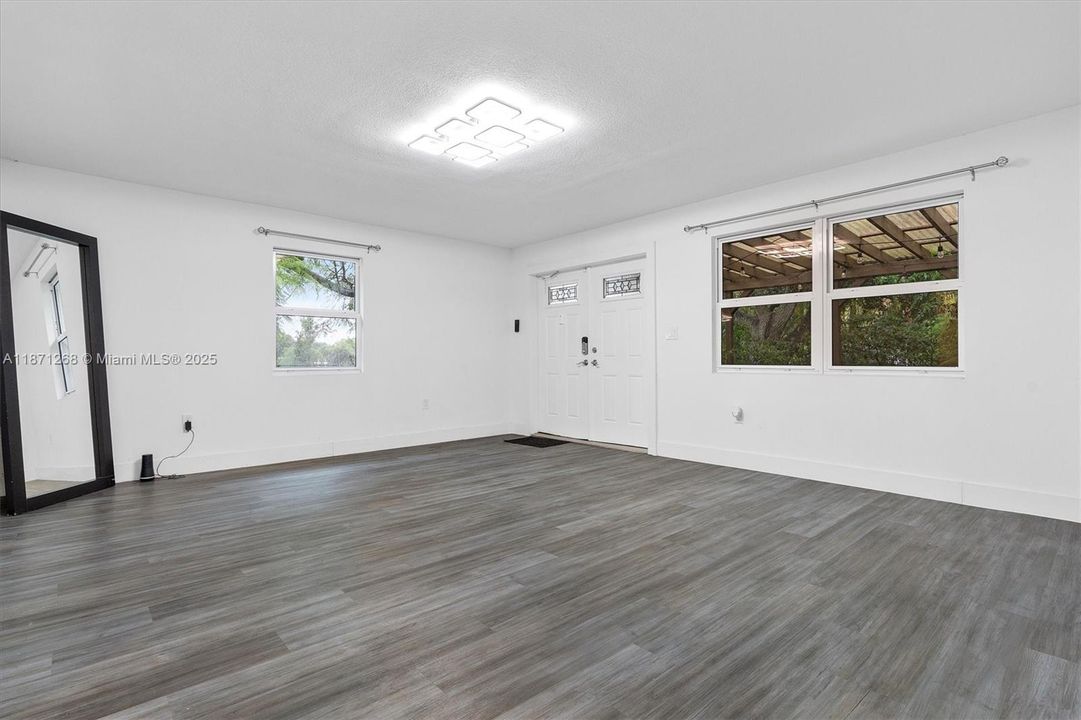 Activo con contrato: $1,050,000 (3 camas, 2 baños, 1672 Pies cuadrados)