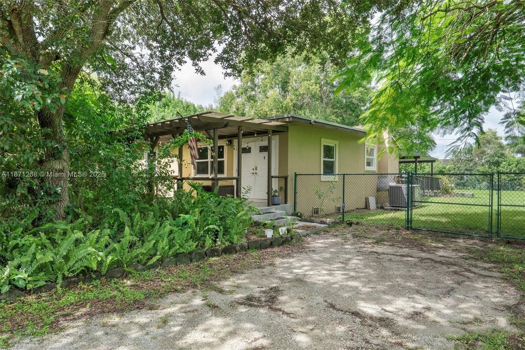 Activo con contrato: $1,050,000 (3 camas, 2 baños, 1672 Pies cuadrados)