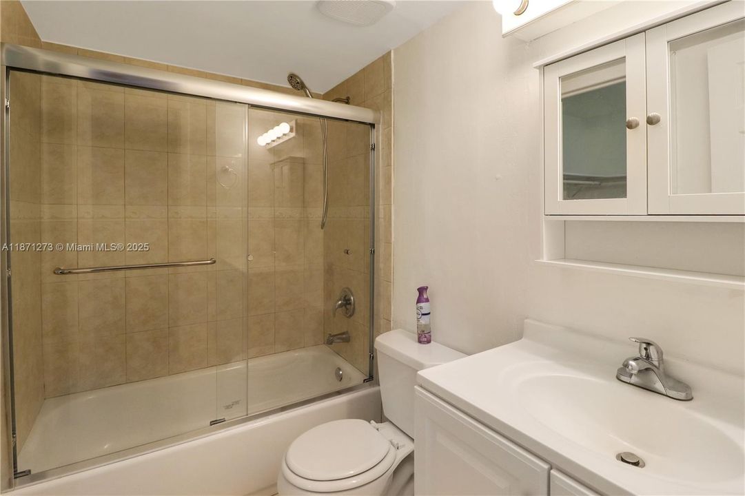 На продажу: $212,500 (1 спален, 1 ванн, 650 Квадратных фут)