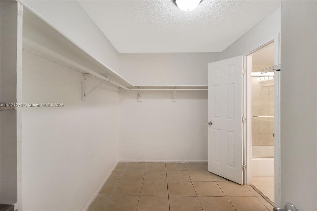 На продажу: $212,500 (1 спален, 1 ванн, 650 Квадратных фут)