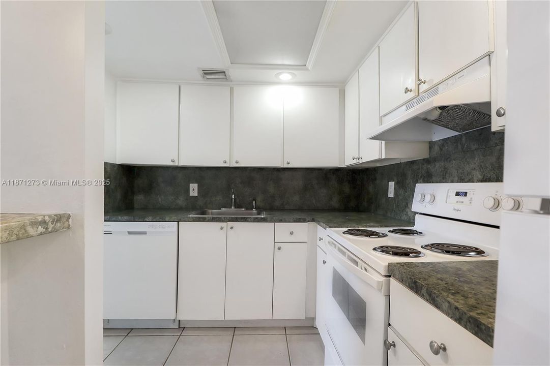 На продажу: $212,500 (1 спален, 1 ванн, 650 Квадратных фут)