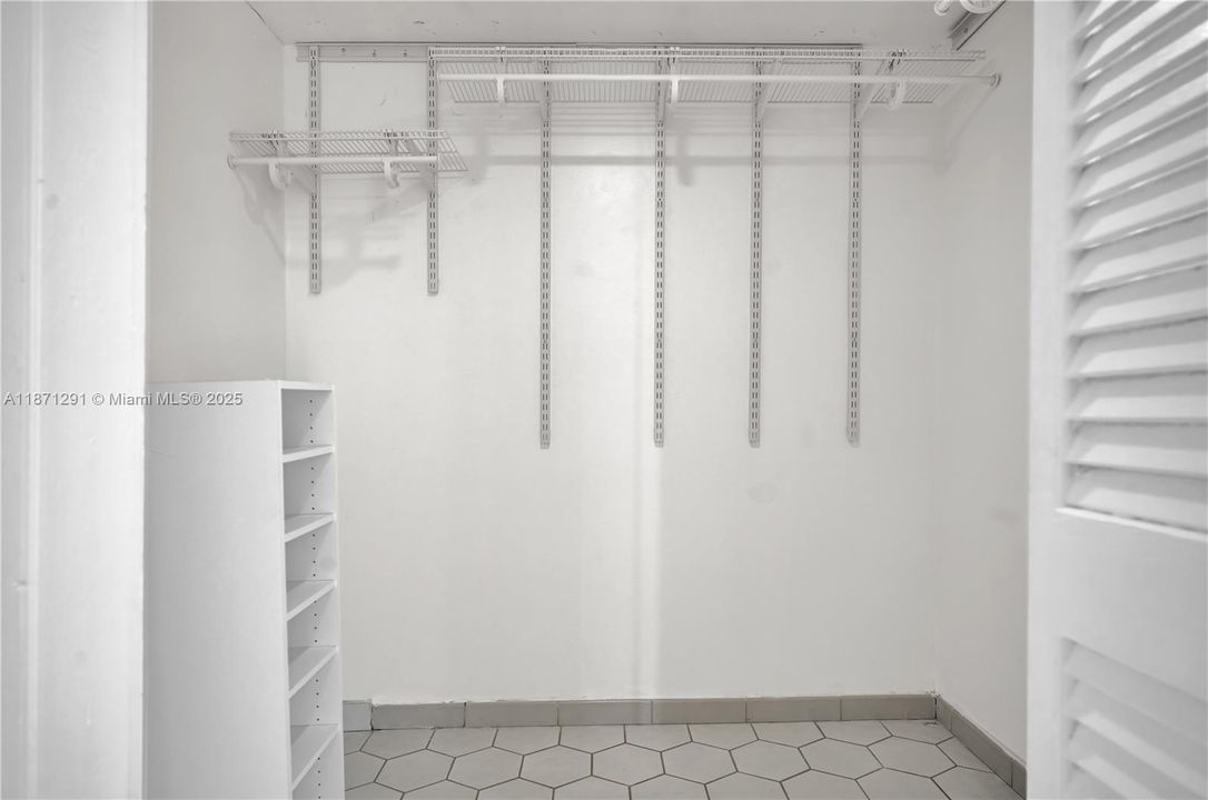 For Sale: $350,000 (2 beds, 2 baths, 1358 Square Feet)