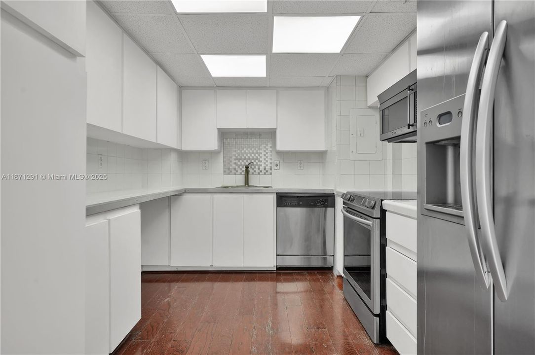 For Sale: $350,000 (2 beds, 2 baths, 1358 Square Feet)