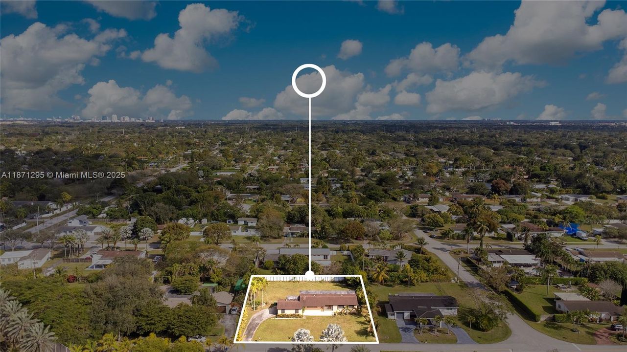 Под контрактом: $897,000 (4 спален, 2 ванн, 1728 Квадратных фут)