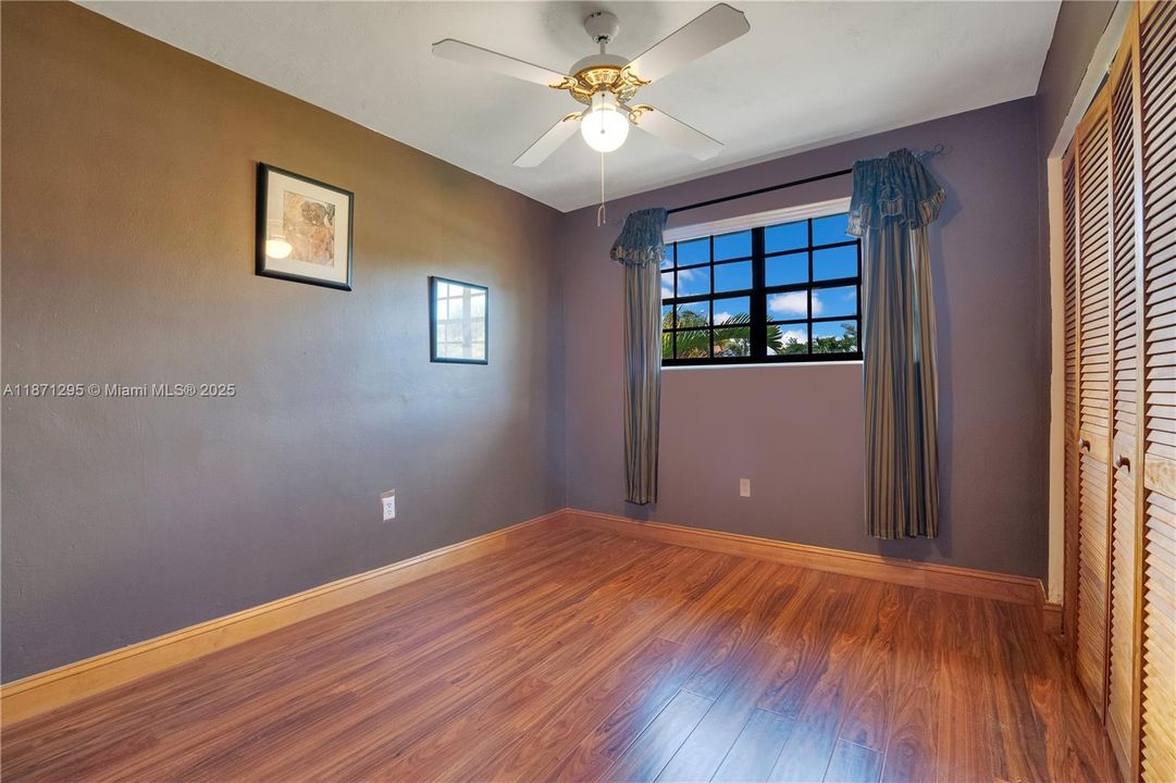 Под контрактом: $897,000 (4 спален, 2 ванн, 1728 Квадратных фут)