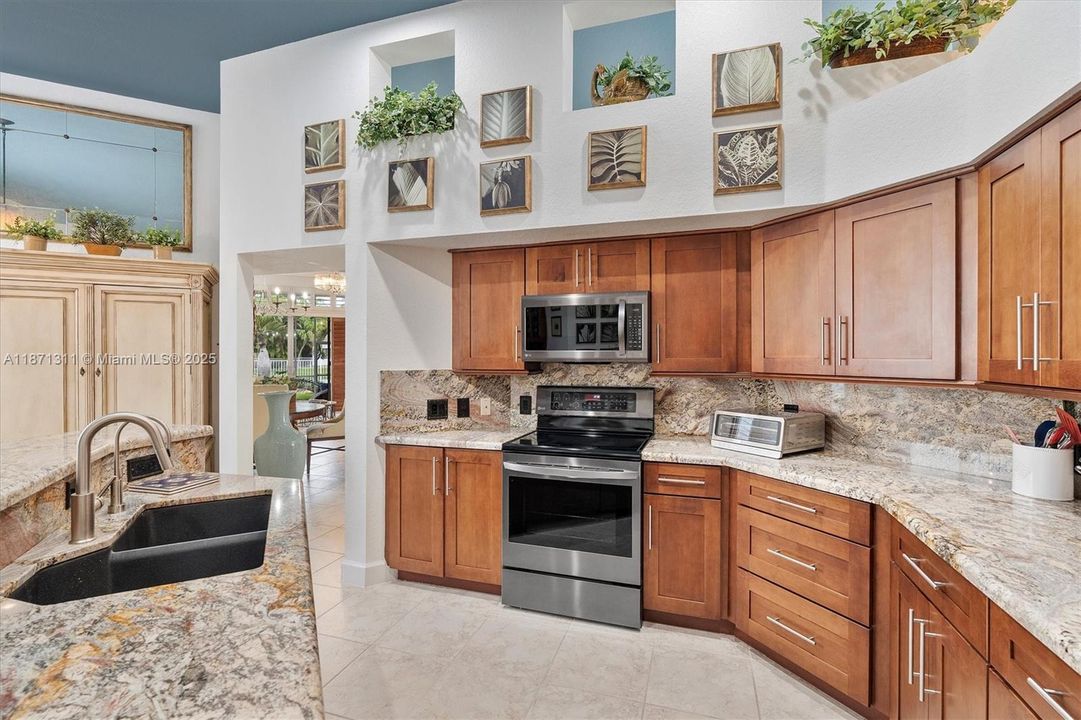 Под контрактом: $1,000,000 (3 спален, 3 ванн, 2446 Квадратных фут)