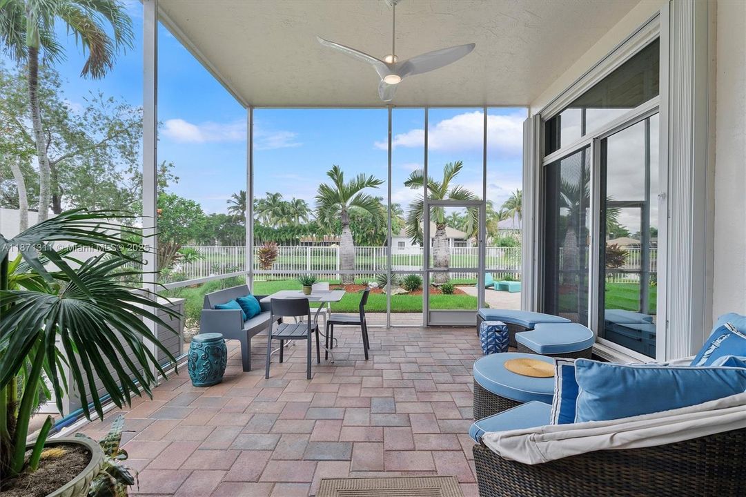 Под контрактом: $1,000,000 (3 спален, 3 ванн, 2446 Квадратных фут)