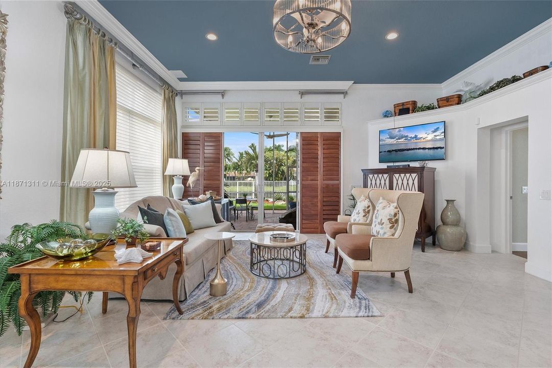 Под контрактом: $1,000,000 (3 спален, 3 ванн, 2446 Квадратных фут)