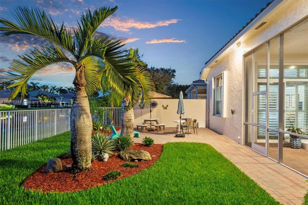 Под контрактом: $1,000,000 (3 спален, 3 ванн, 2446 Квадратных фут)