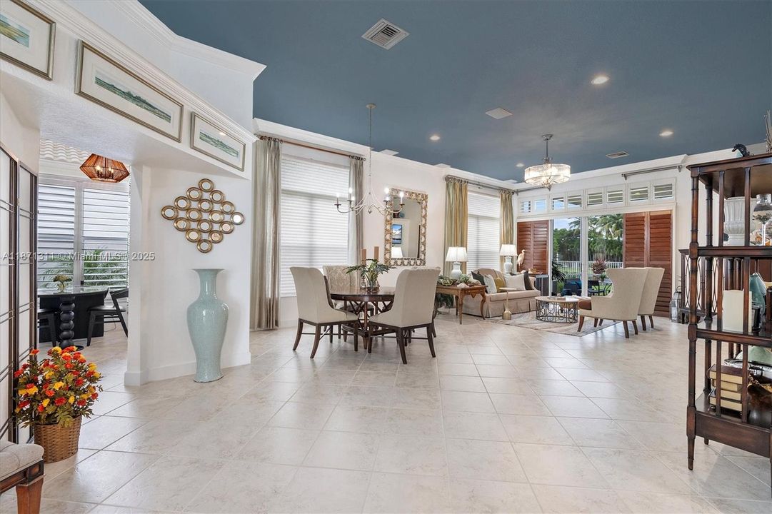 Под контрактом: $1,000,000 (3 спален, 3 ванн, 2446 Квадратных фут)