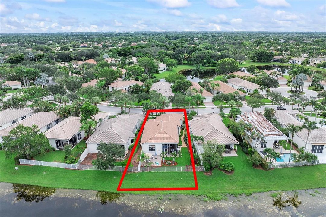 Под контрактом: $1,000,000 (3 спален, 3 ванн, 2446 Квадратных фут)