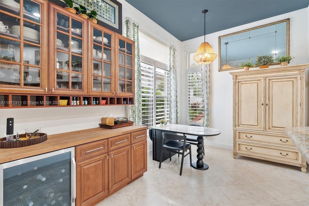 Под контрактом: $1,000,000 (3 спален, 3 ванн, 2446 Квадратных фут)