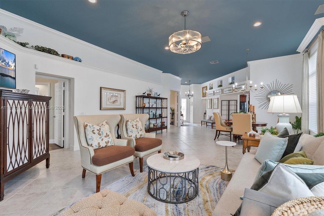 Под контрактом: $1,000,000 (3 спален, 3 ванн, 2446 Квадратных фут)