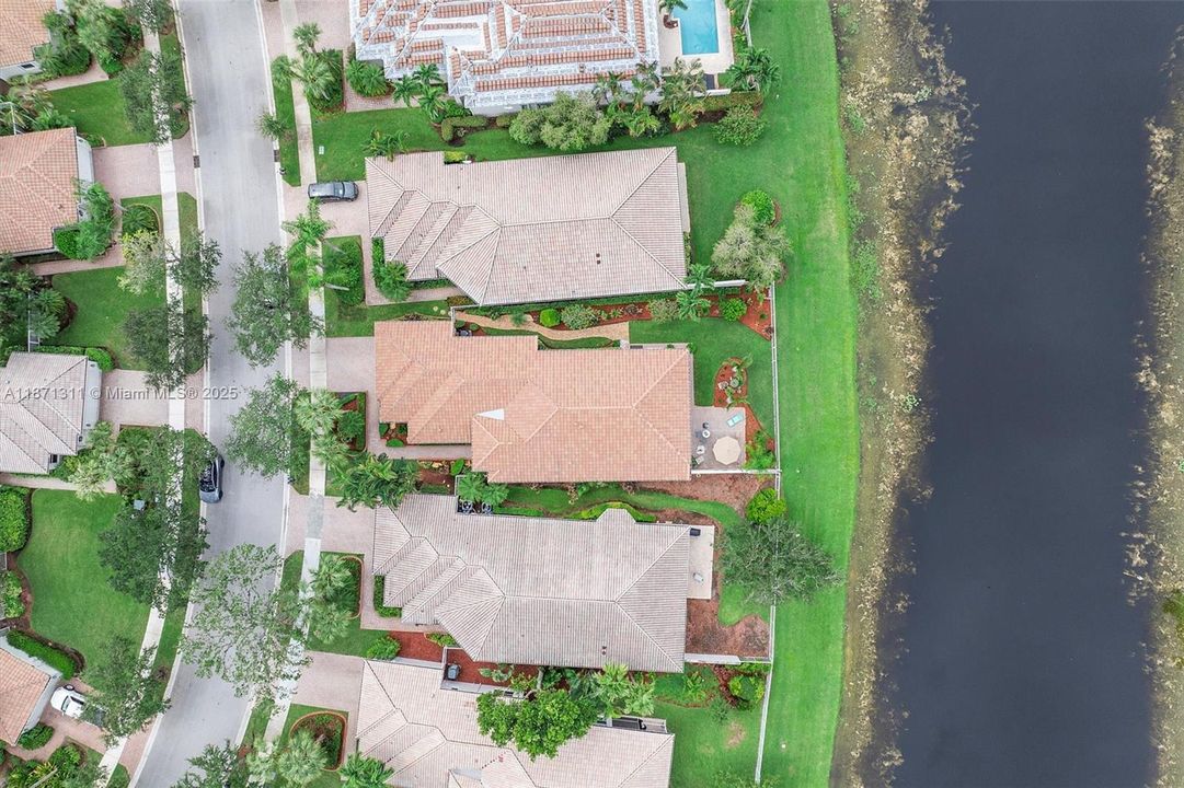 Под контрактом: $1,000,000 (3 спален, 3 ванн, 2446 Квадратных фут)