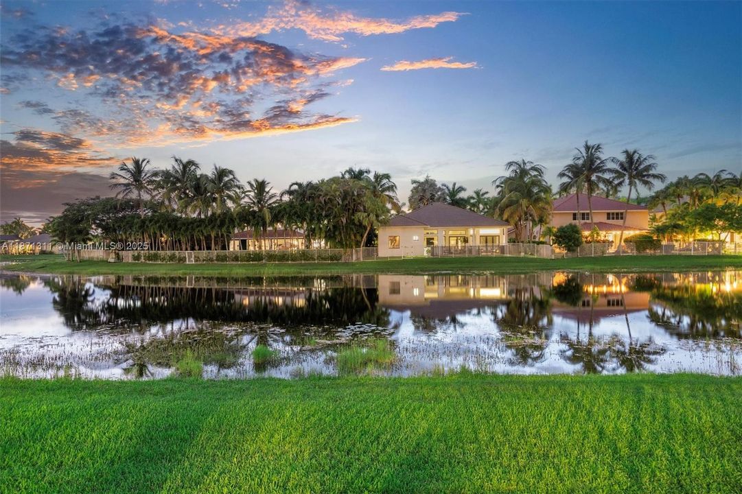 Под контрактом: $1,000,000 (3 спален, 3 ванн, 2446 Квадратных фут)