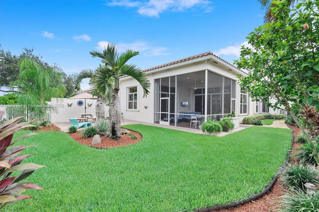 Под контрактом: $1,000,000 (3 спален, 3 ванн, 2446 Квадратных фут)