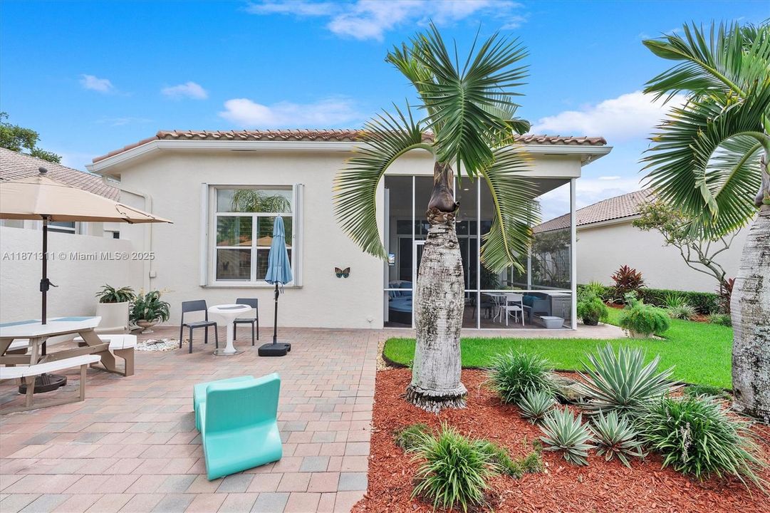 Под контрактом: $1,000,000 (3 спален, 3 ванн, 2446 Квадратных фут)