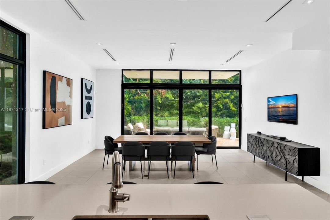 В аренду: $40,000 (7 спален, 6 ванн, 4990 Квадратных фут)