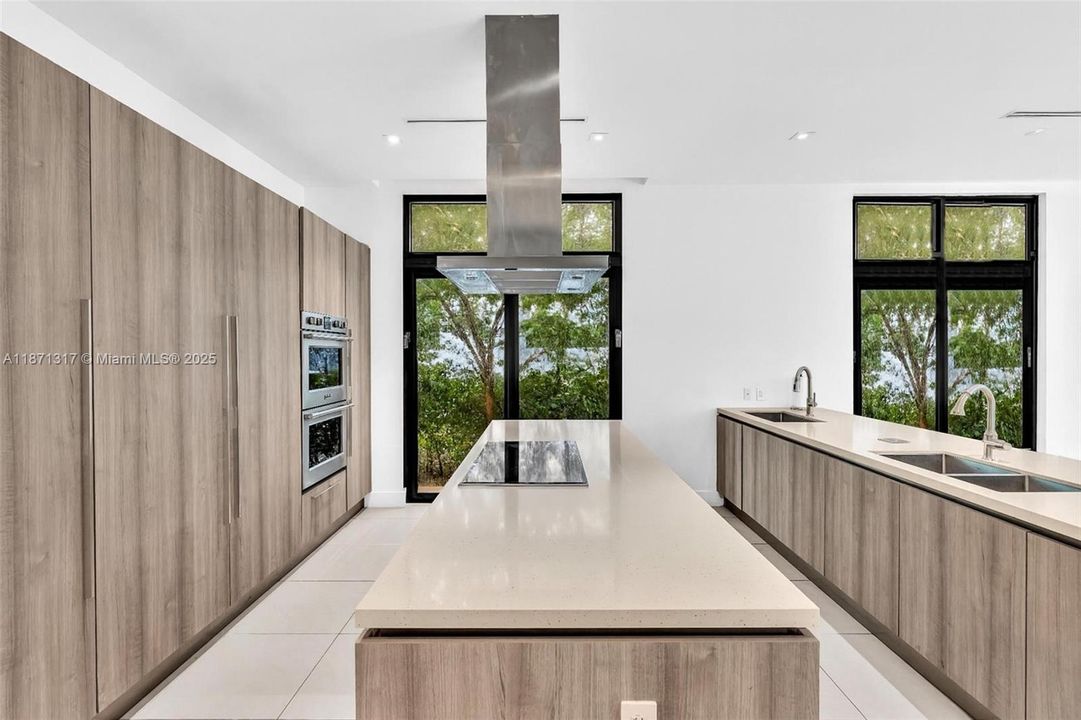 В аренду: $40,000 (7 спален, 6 ванн, 4990 Квадратных фут)