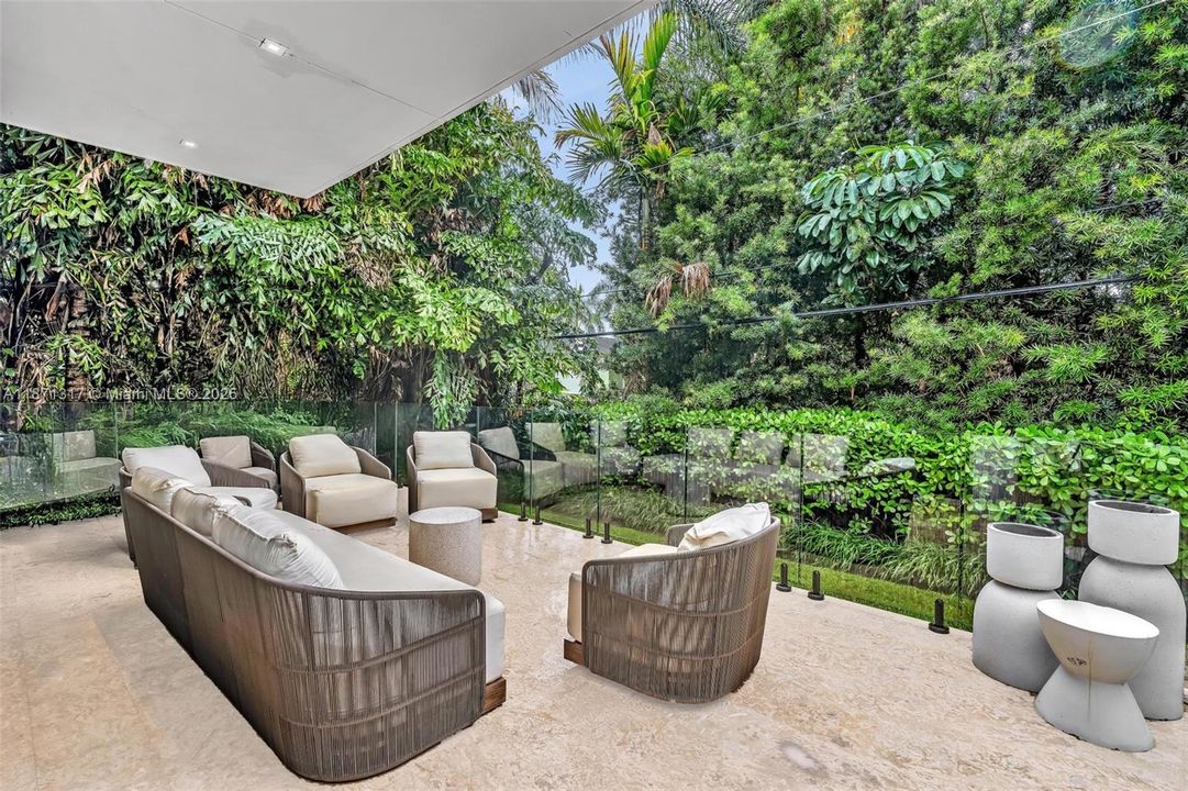 В аренду: $40,000 (7 спален, 6 ванн, 4990 Квадратных фут)