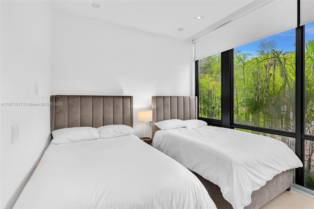 В аренду: $40,000 (7 спален, 6 ванн, 4990 Квадратных фут)