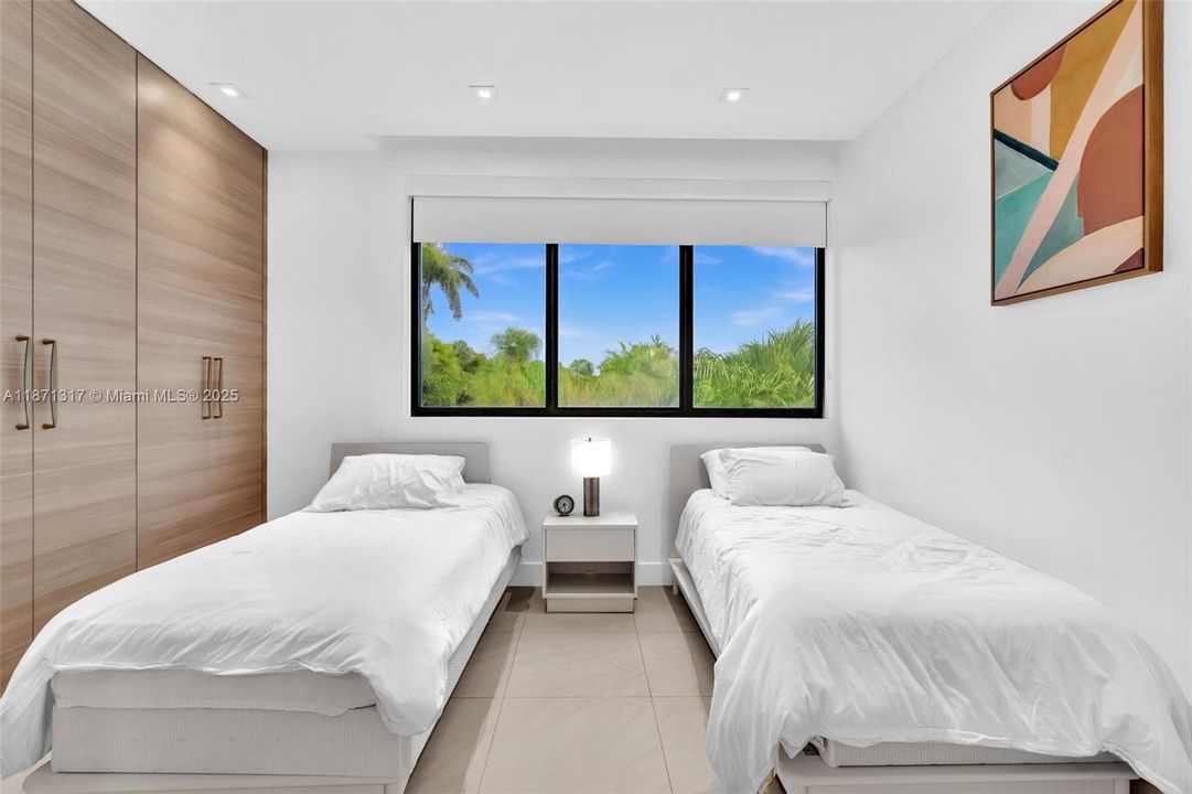 В аренду: $40,000 (7 спален, 6 ванн, 4990 Квадратных фут)