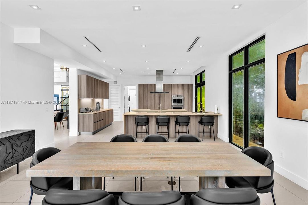 В аренду: $40,000 (7 спален, 6 ванн, 4990 Квадратных фут)