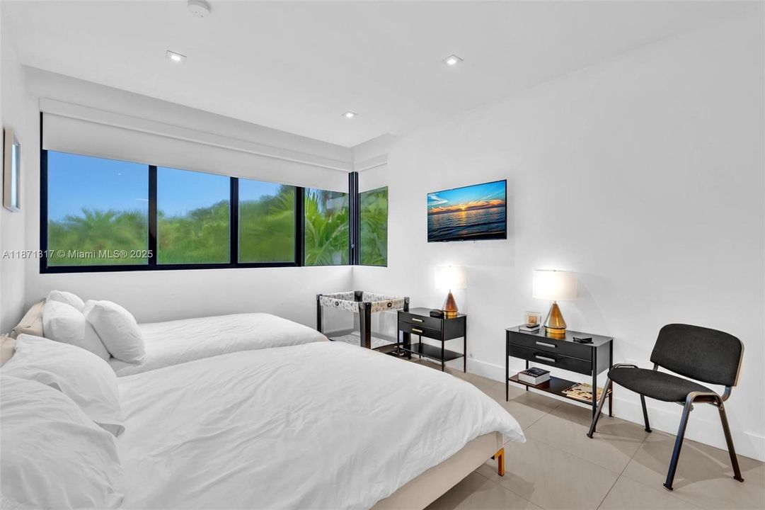 В аренду: $40,000 (7 спален, 6 ванн, 4990 Квадратных фут)