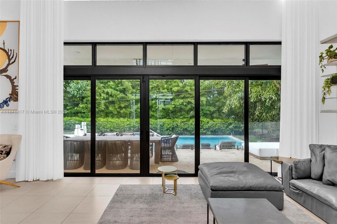 В аренду: $40,000 (7 спален, 6 ванн, 4990 Квадратных фут)