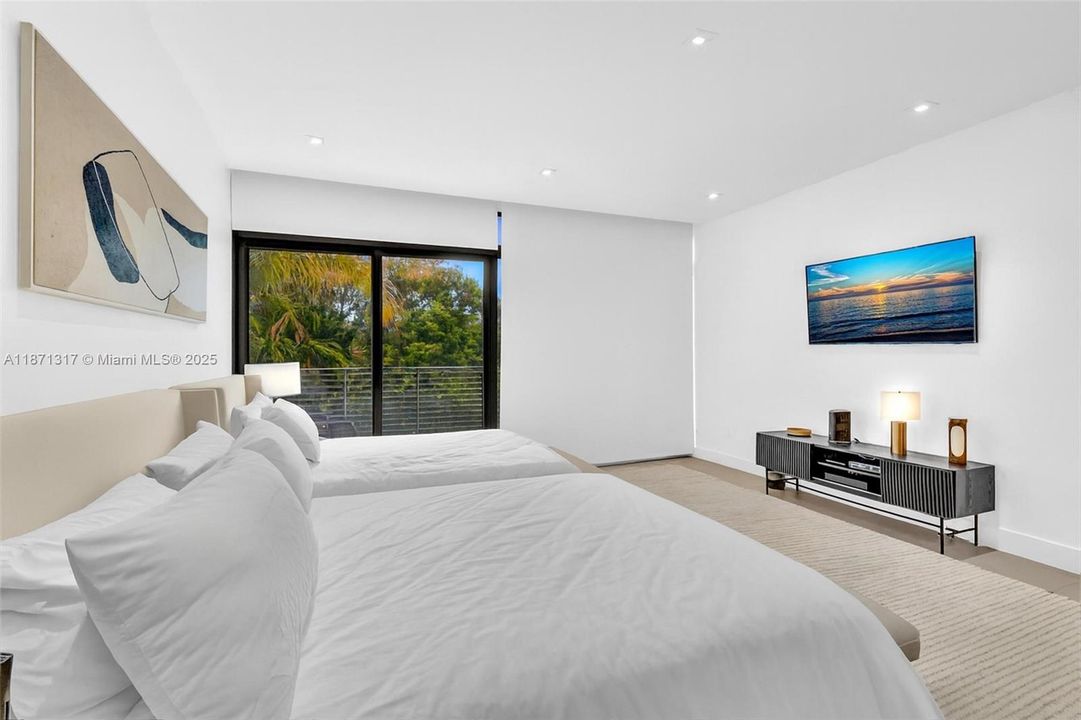 В аренду: $40,000 (7 спален, 6 ванн, 4990 Квадратных фут)