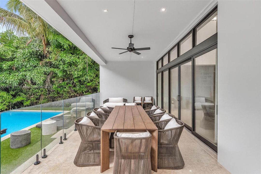 В аренду: $40,000 (7 спален, 6 ванн, 4990 Квадратных фут)