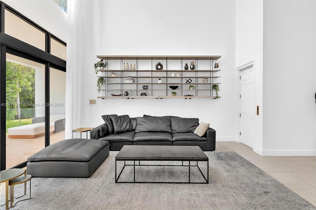 В аренду: $40,000 (7 спален, 6 ванн, 4990 Квадратных фут)