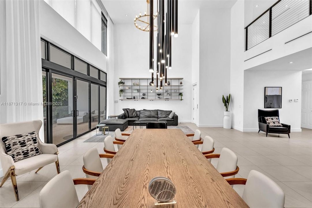 В аренду: $40,000 (7 спален, 6 ванн, 4990 Квадратных фут)