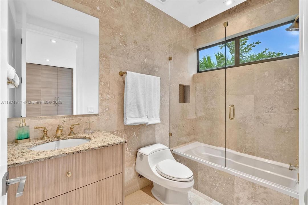 В аренду: $40,000 (7 спален, 6 ванн, 4990 Квадратных фут)