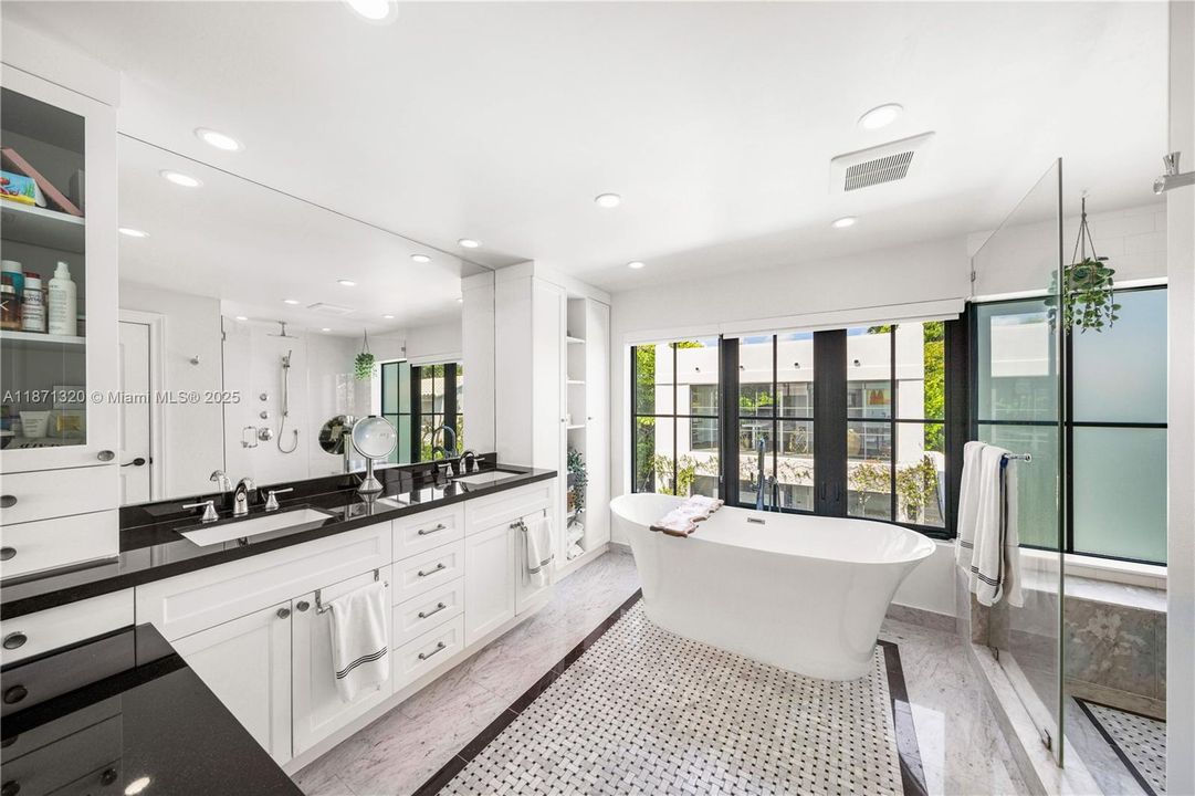 出租: $35,000 (6 贝兹, 5 浴室, 4351 平方英尺)