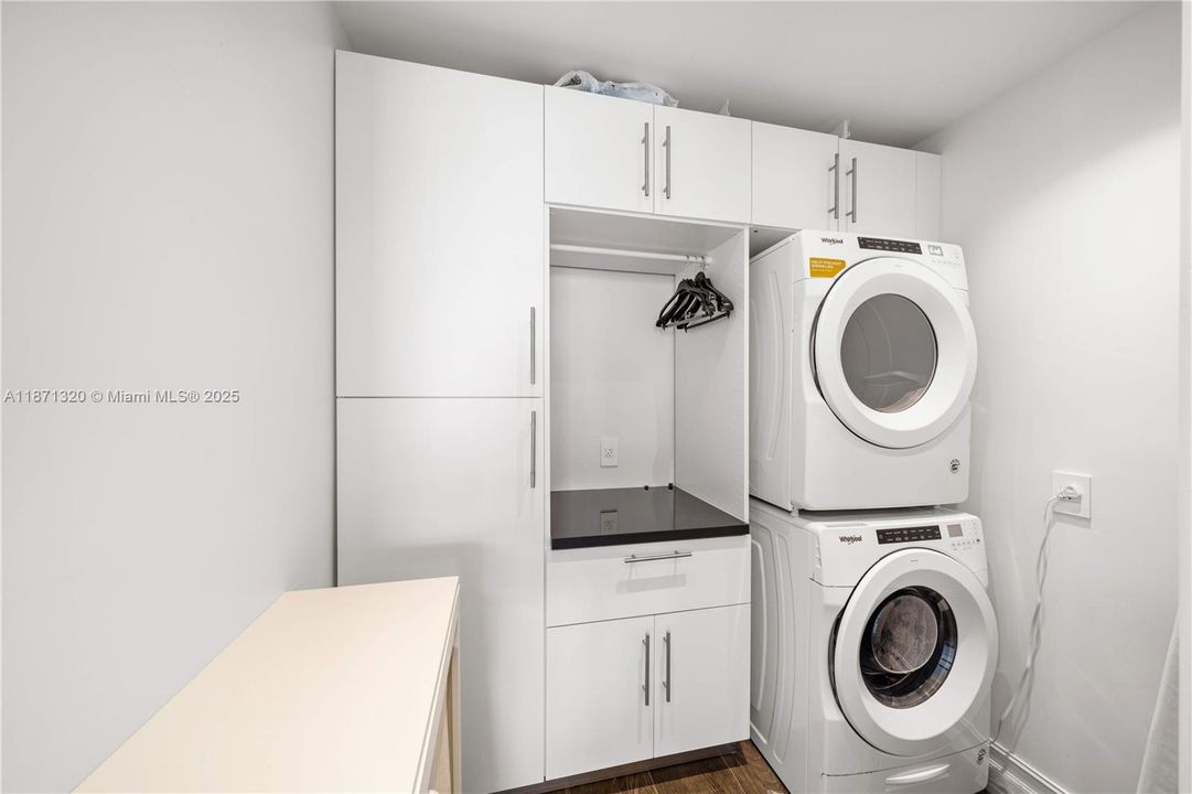 出租: $35,000 (6 贝兹, 5 浴室, 4351 平方英尺)