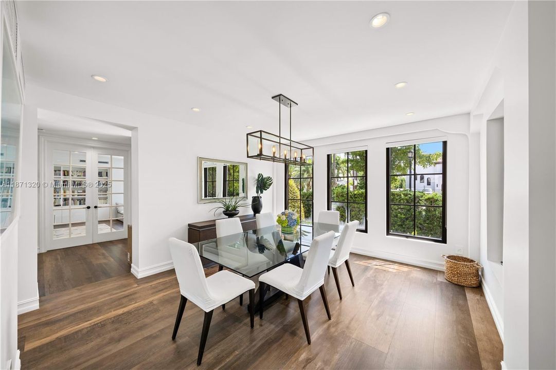 出租: $35,000 (6 贝兹, 5 浴室, 4351 平方英尺)