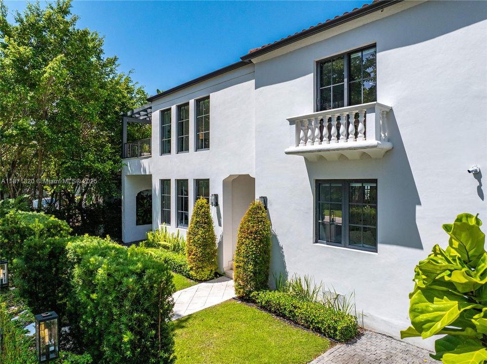 出租: $35,000 (6 贝兹, 5 浴室, 4351 平方英尺)