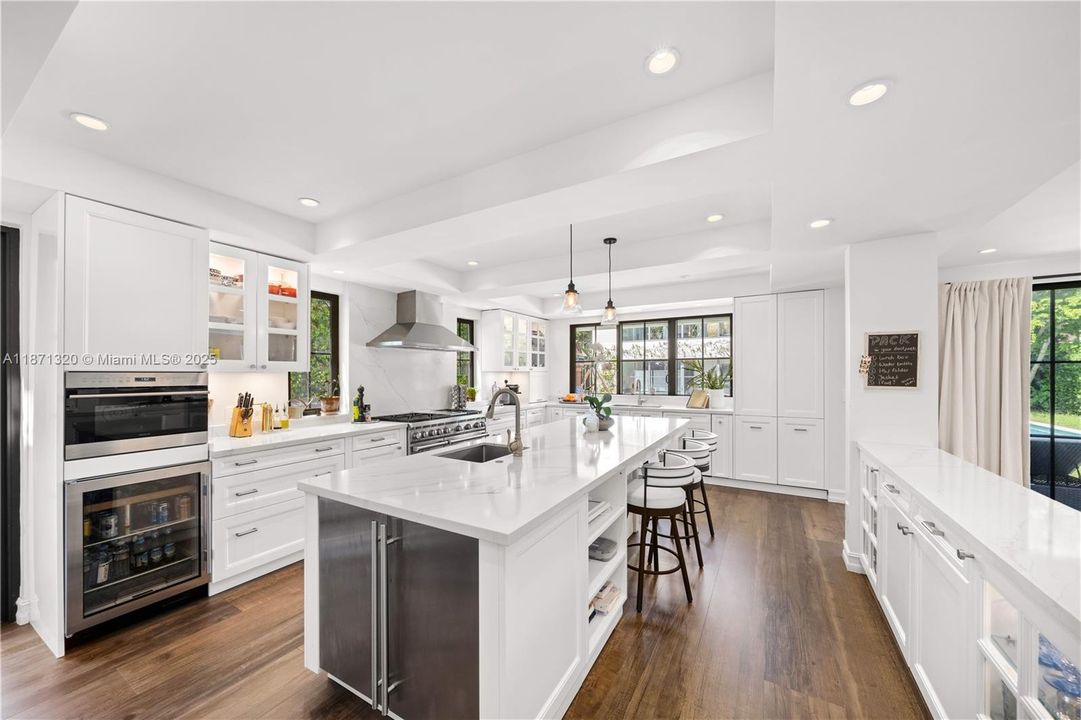 出租: $35,000 (6 贝兹, 5 浴室, 4351 平方英尺)