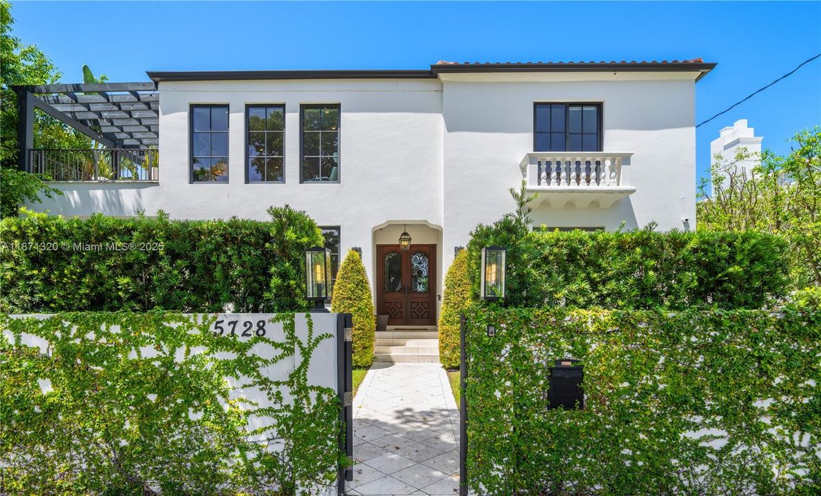 出租: $35,000 (6 贝兹, 5 浴室, 4351 平方英尺)