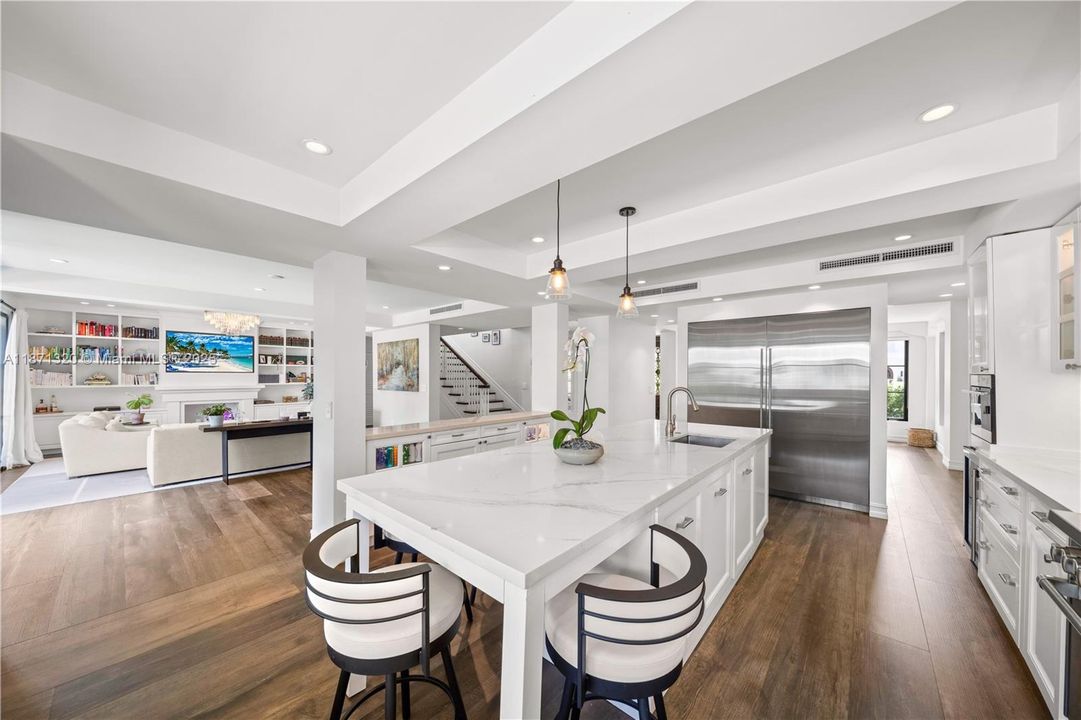 出租: $35,000 (6 贝兹, 5 浴室, 4351 平方英尺)