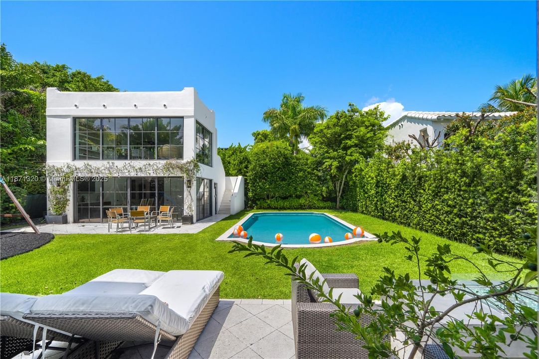 出租: $35,000 (6 贝兹, 5 浴室, 4351 平方英尺)