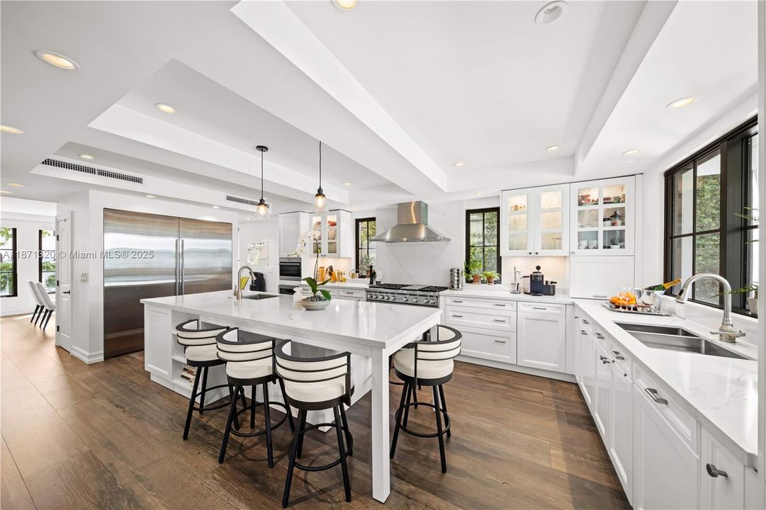 出租: $35,000 (6 贝兹, 5 浴室, 4351 平方英尺)